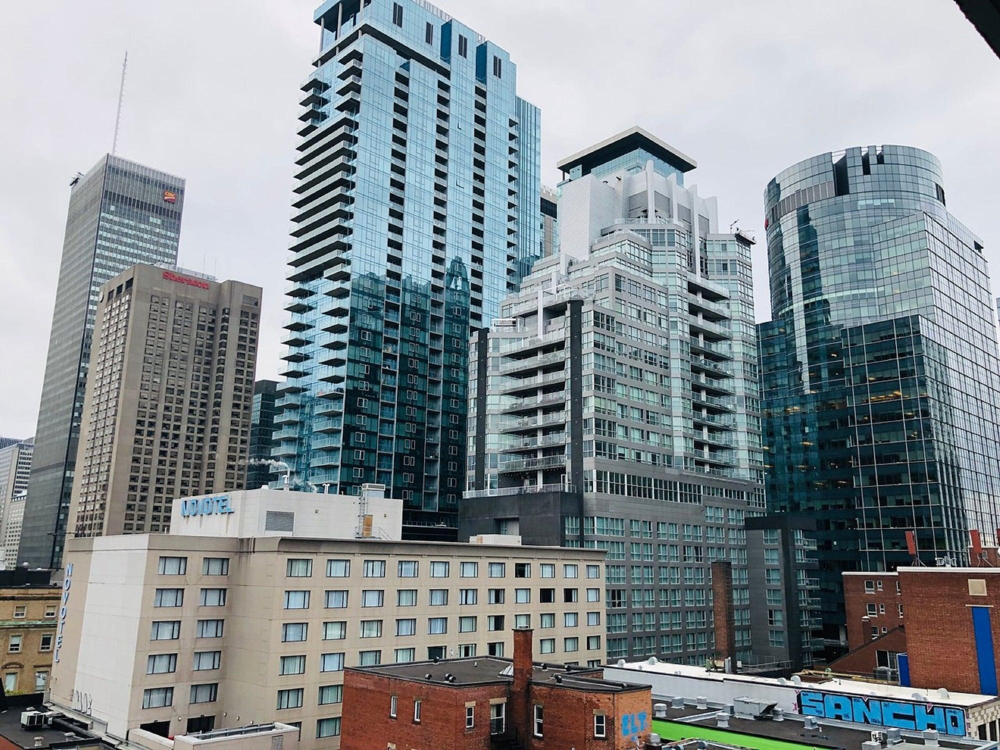 Comfort Suites Downtown Монреаль Экстерьер фото