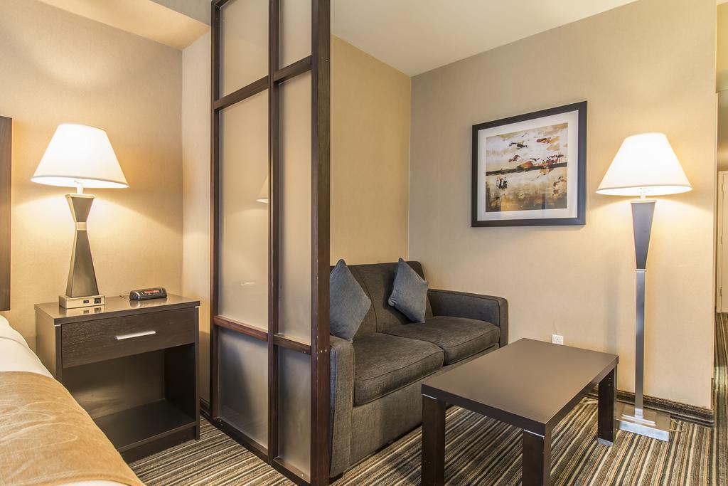 Comfort Suites Downtown Монреаль Экстерьер фото