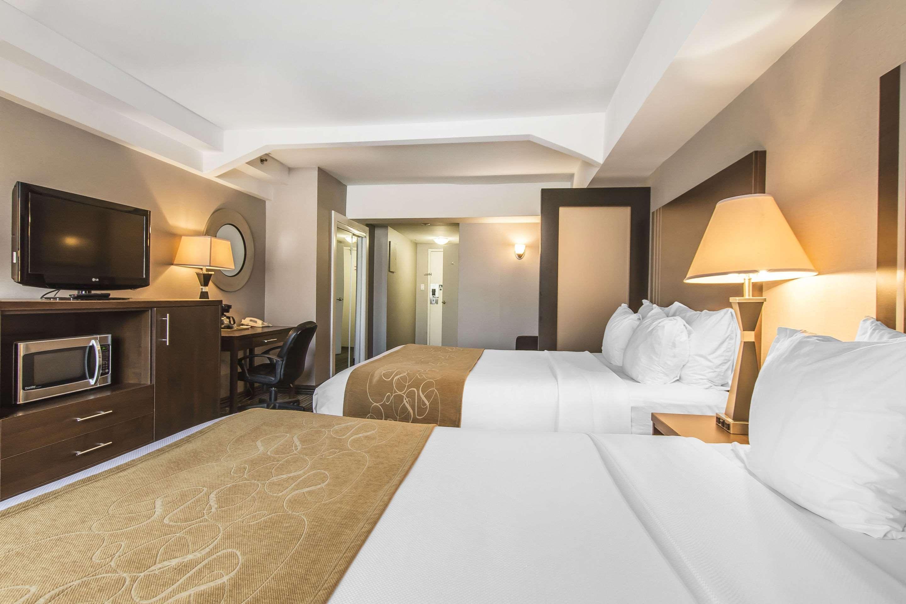 Comfort Suites Downtown Монреаль Экстерьер фото
