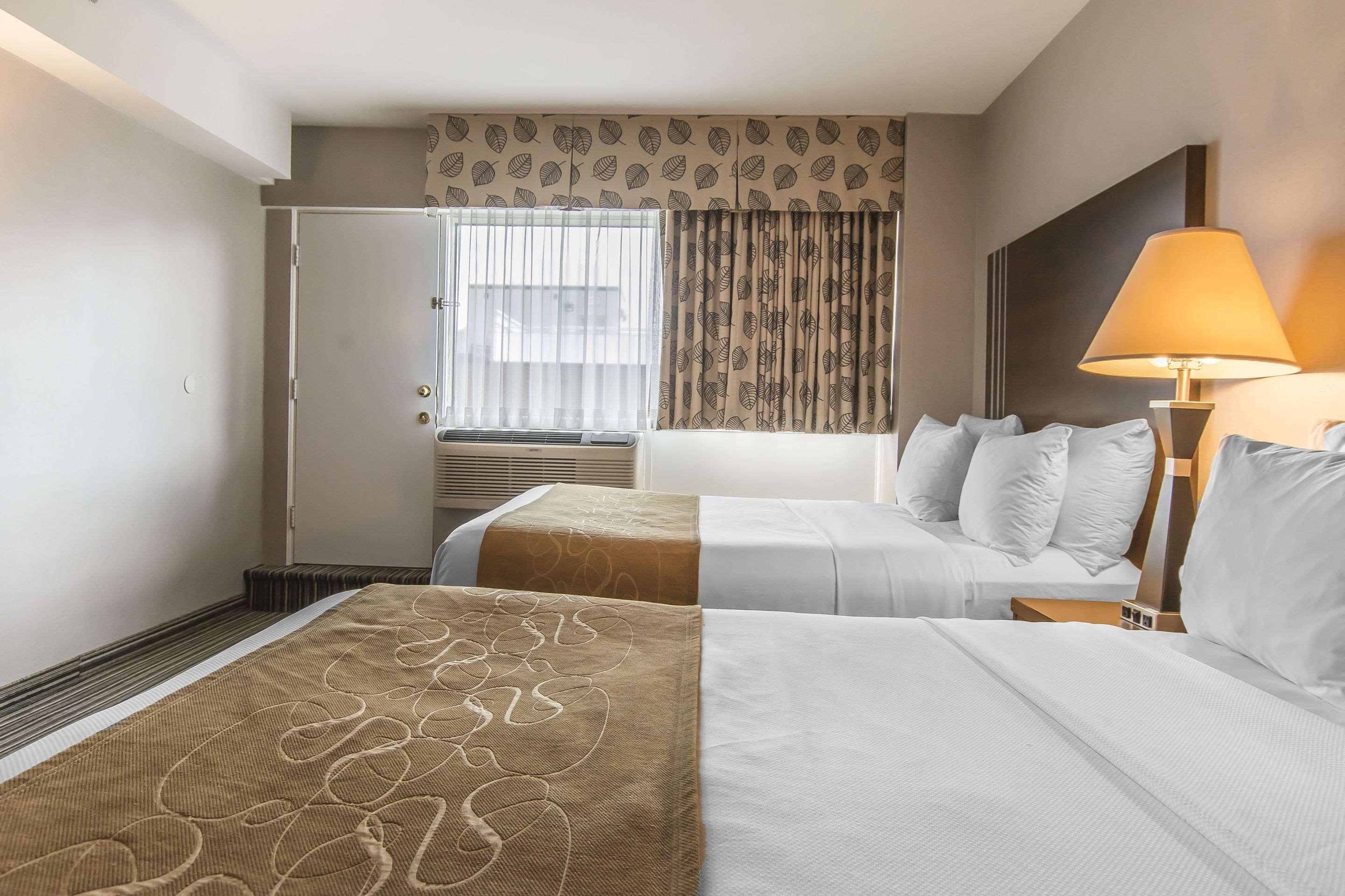 Comfort Suites Downtown Монреаль Экстерьер фото