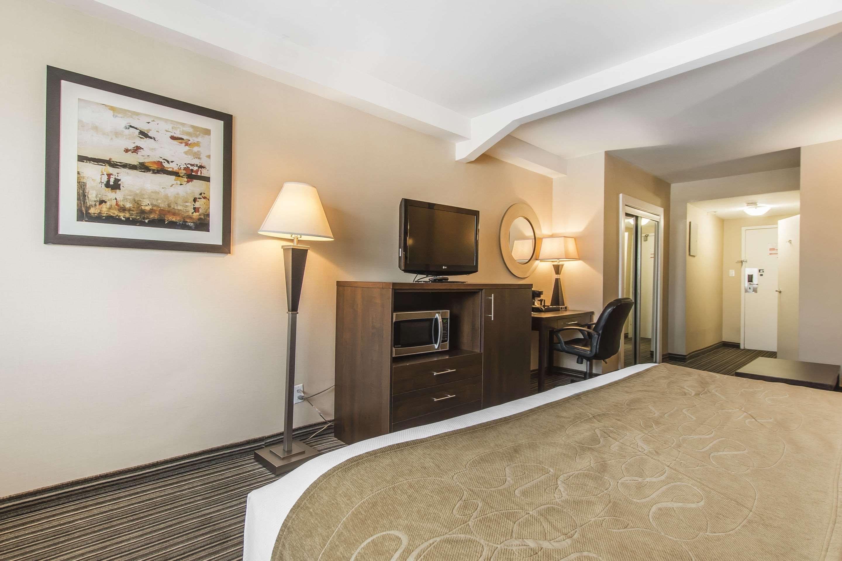 Comfort Suites Downtown Монреаль Экстерьер фото