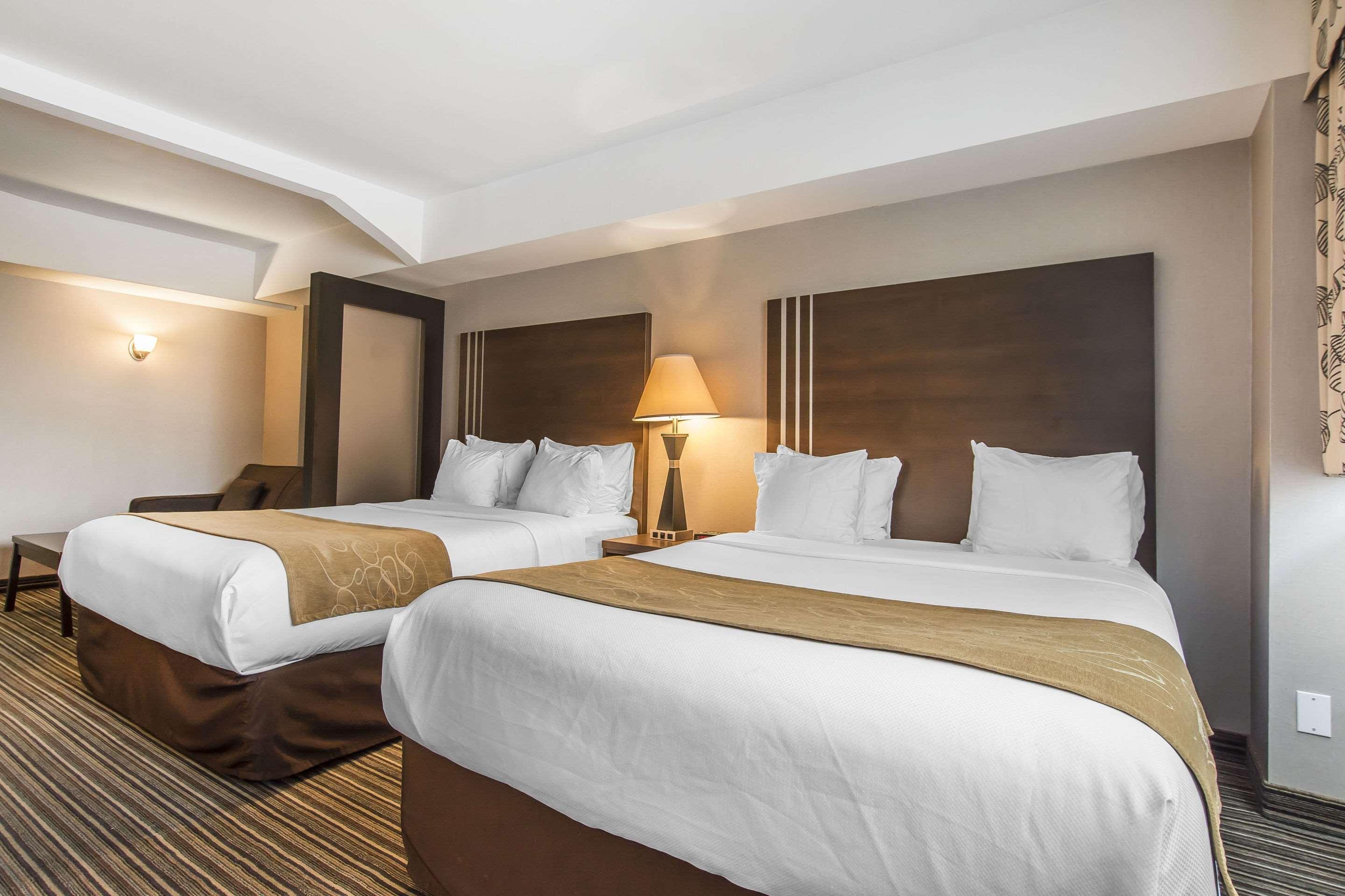 Comfort Suites Downtown Монреаль Экстерьер фото