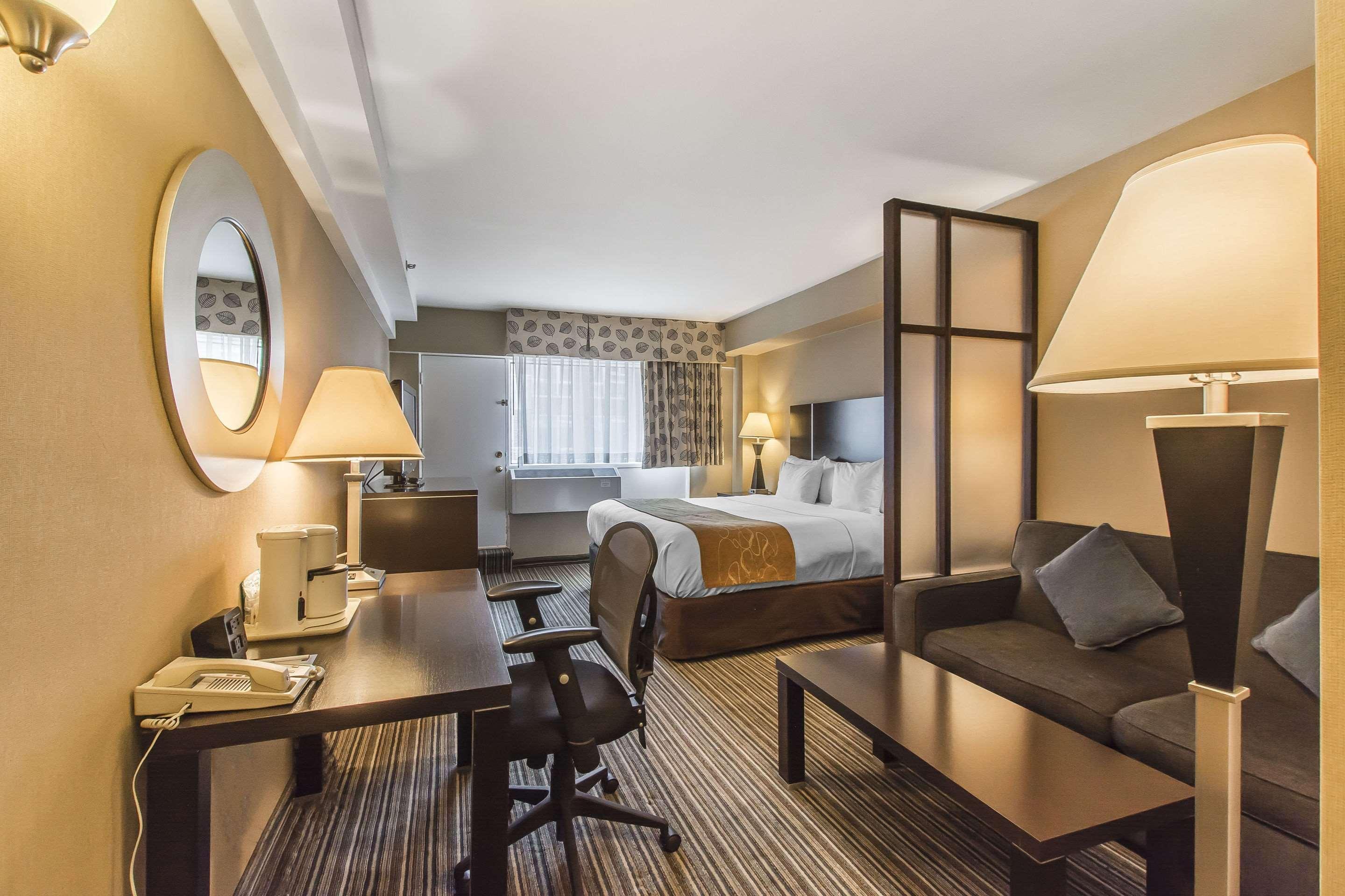 Comfort Suites Downtown Монреаль Экстерьер фото