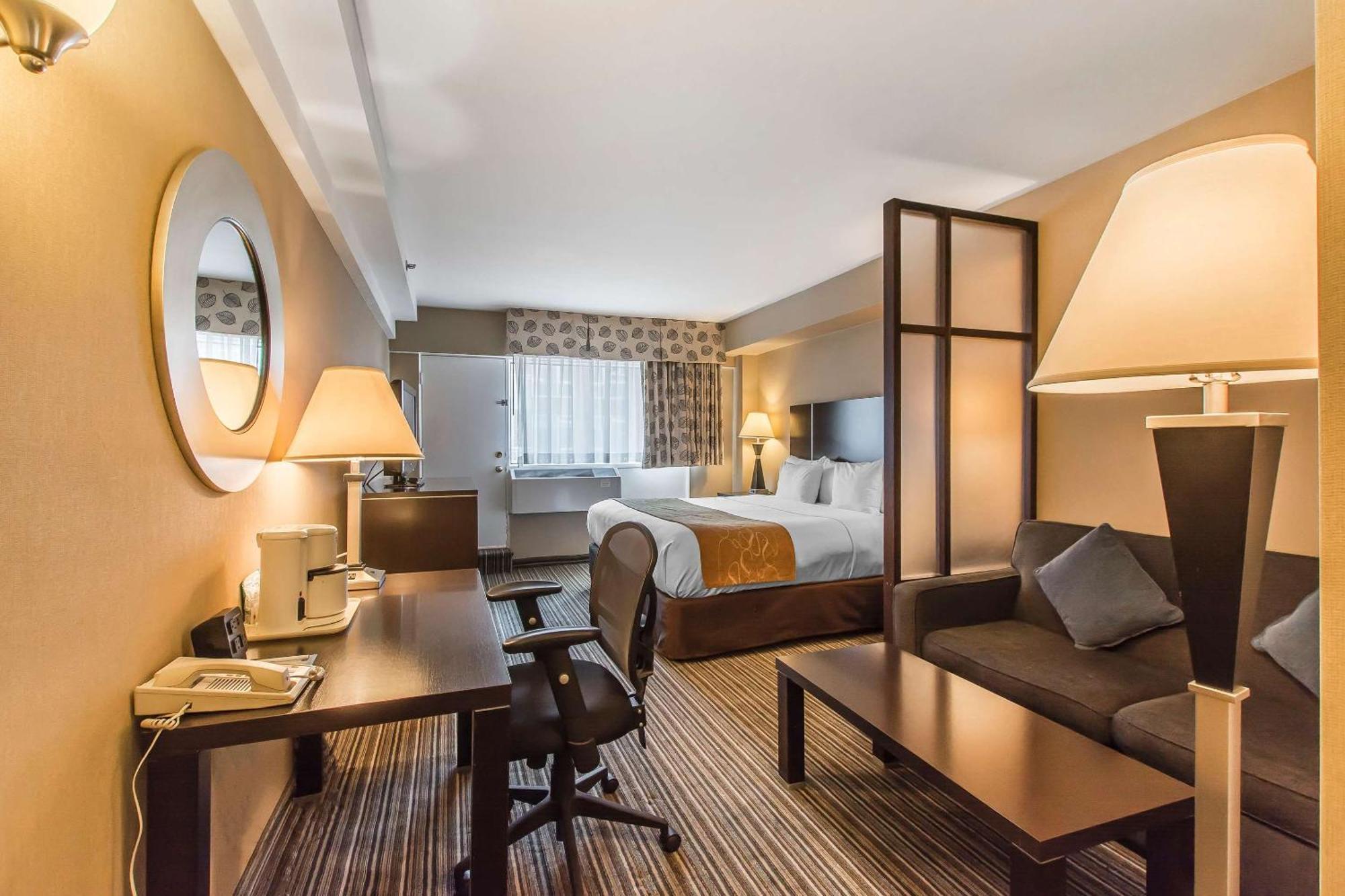 Comfort Suites Downtown Монреаль Экстерьер фото