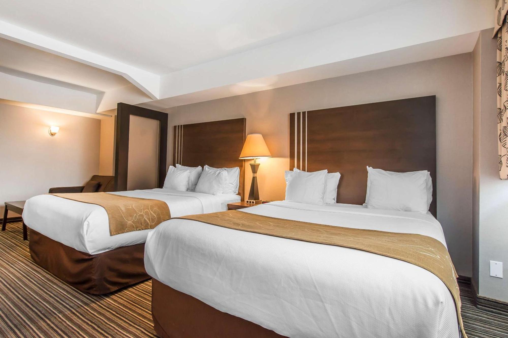 Comfort Suites Downtown Монреаль Экстерьер фото