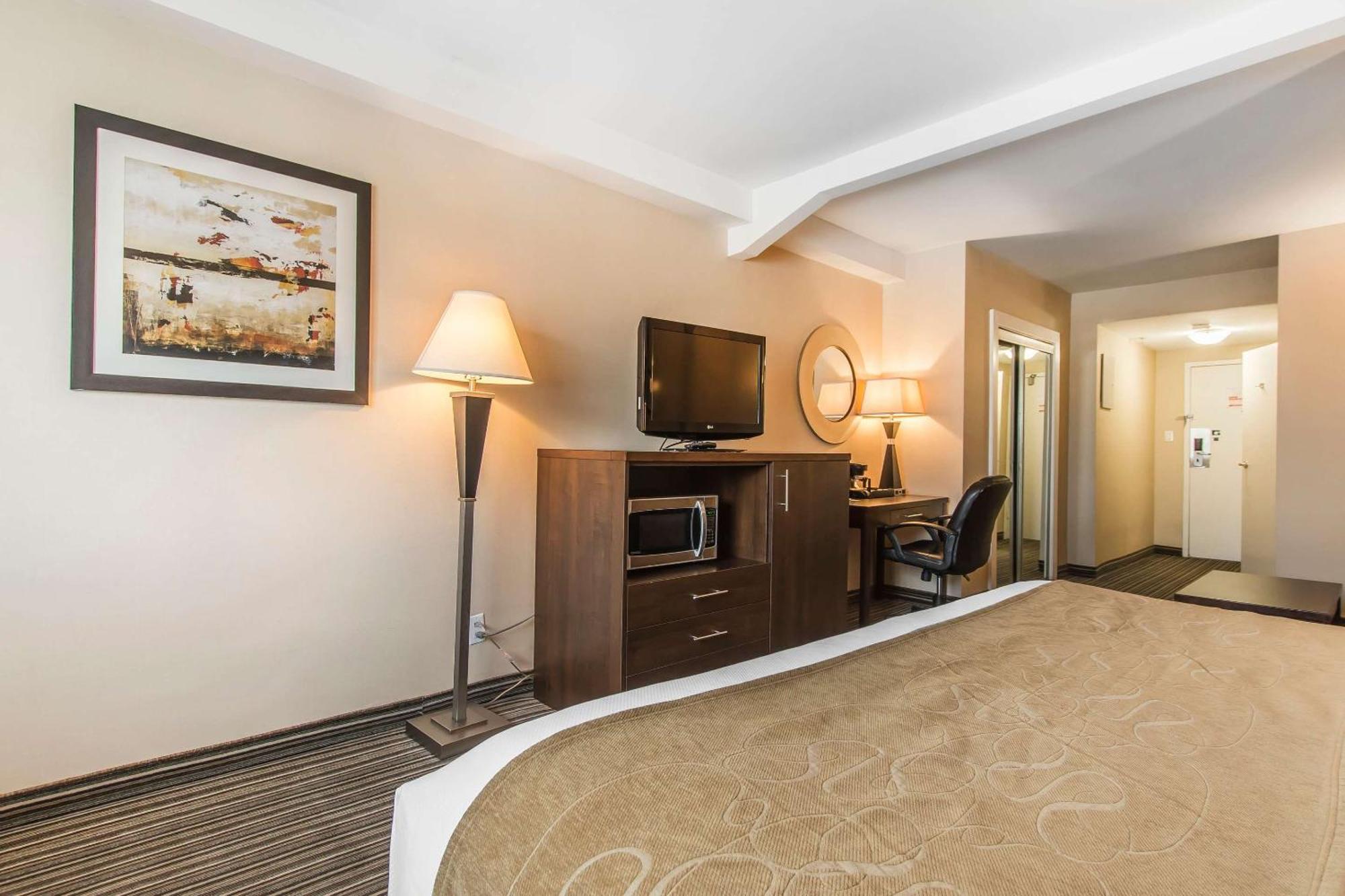 Comfort Suites Downtown Монреаль Экстерьер фото