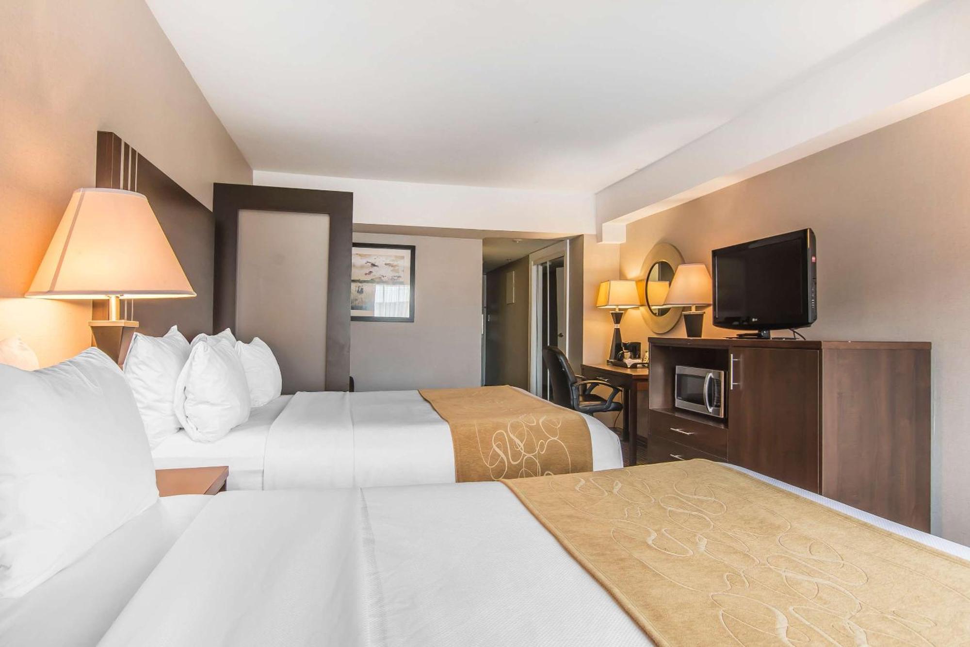 Comfort Suites Downtown Монреаль Экстерьер фото