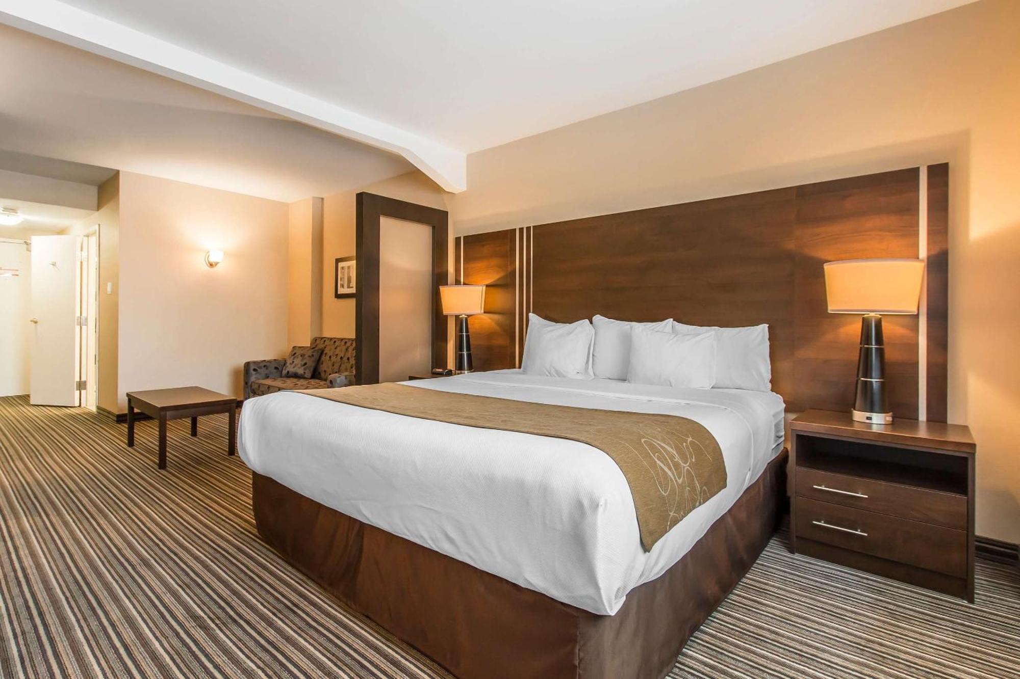 Comfort Suites Downtown Монреаль Экстерьер фото