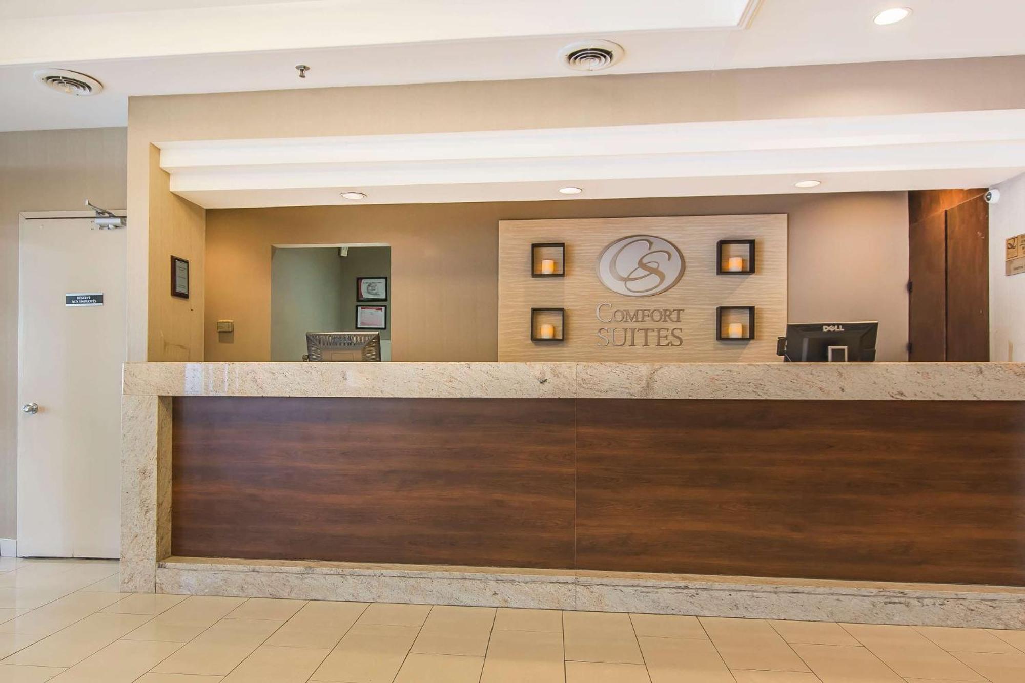 Comfort Suites Downtown Монреаль Экстерьер фото
